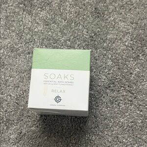 Green Compass Soaks Essential Bath Bombs